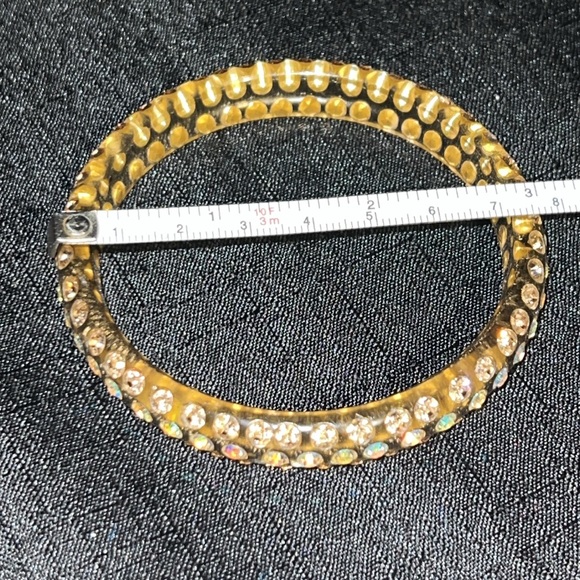 CLEAR LUCITE PLASTIC ACRYLIC BANGLE BRACELETS, TRANSPARENT CLEAR. - Picture 4 of 4